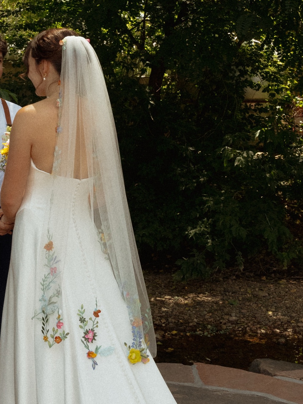 Veil- Fingertip Length Floral Appliqué